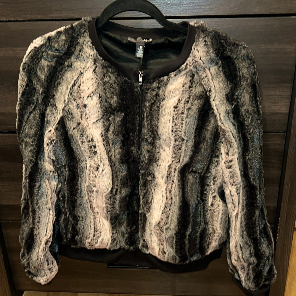 NWT AQUA Faux Fur Jacket Lightweight Bomber Style Black Ribbed Cuff Size Medium